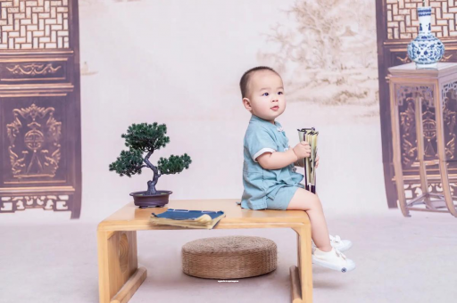 潍坊女宝宝换尿布