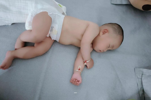 潍坊宝宝胳膊上起红疙瘩
